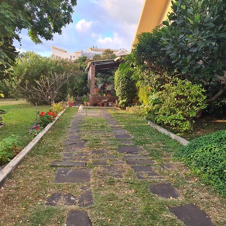 Comfy Home-Tropical Garden & 5 Min Walk To Beach Tamarin Exterior foto